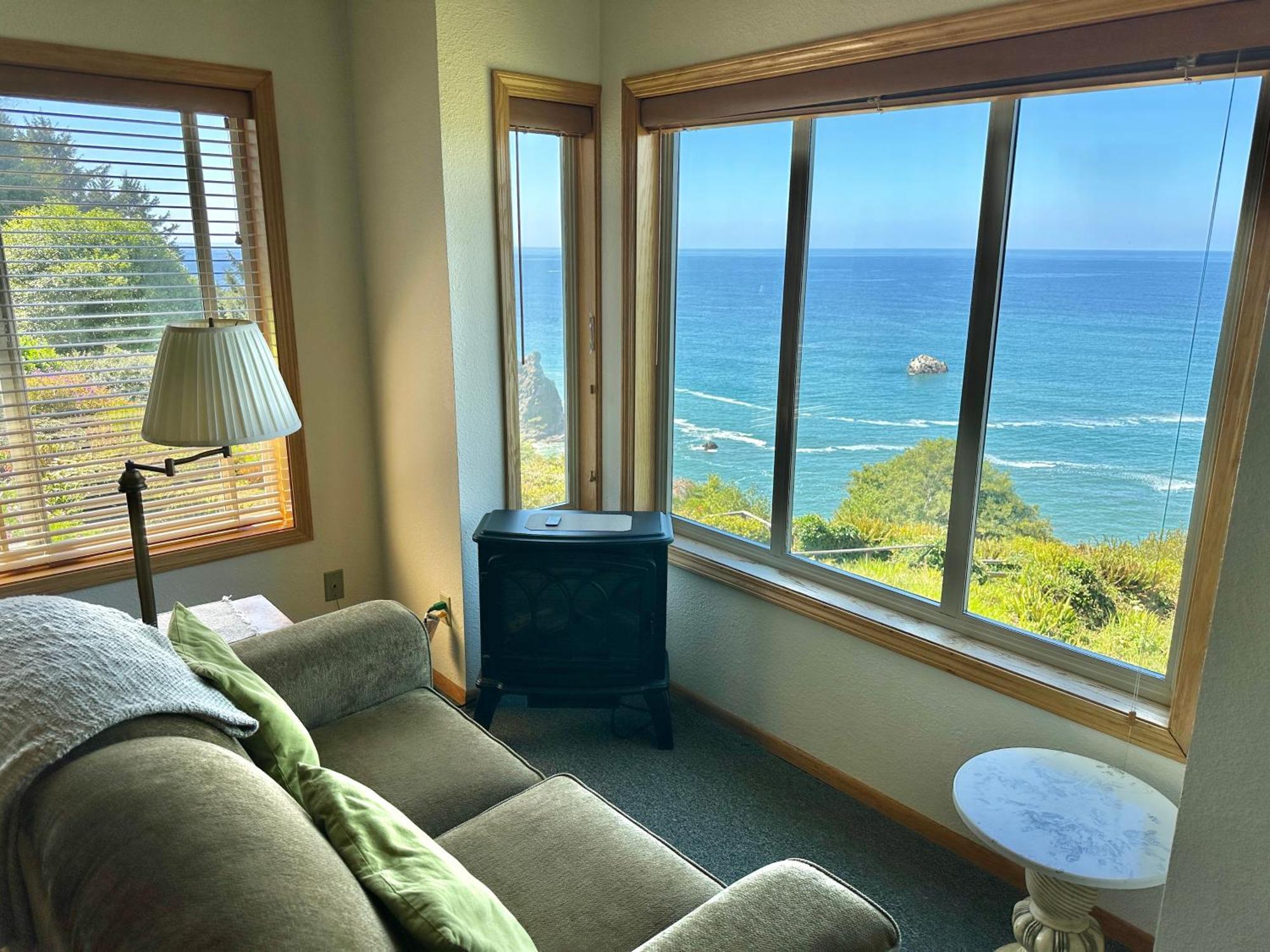 ترينيداد Turtle Rocks Oceanfront Inn المظهر الخارجي الصورة